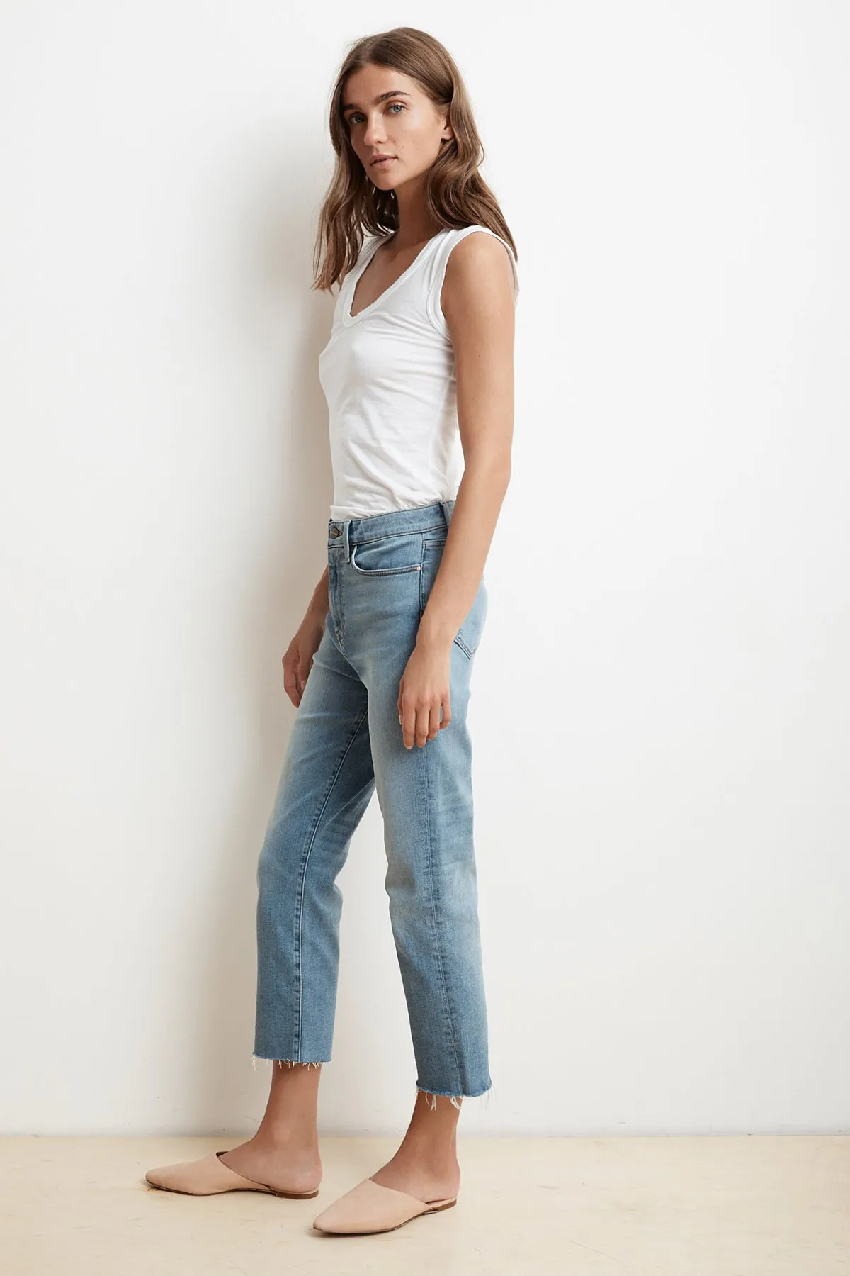 KAROLINA HI RISE STRAIGHT LEG CUT OFF JEANS