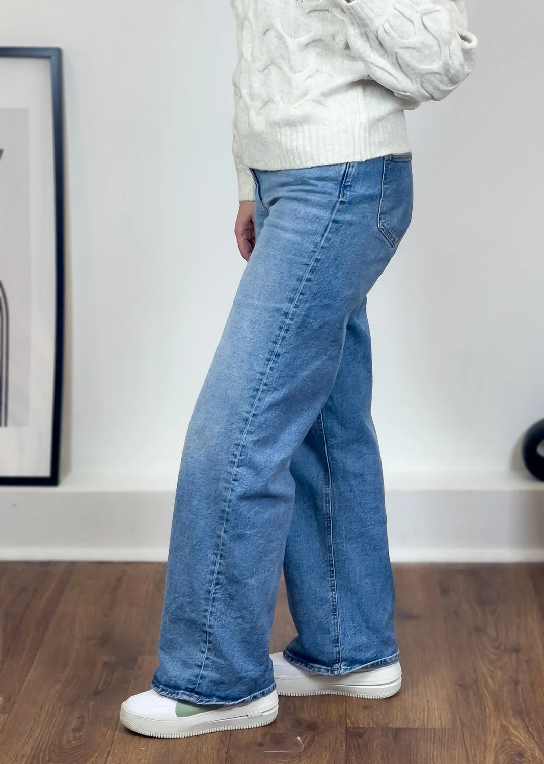 Wide Leg Jeans in Light Blue